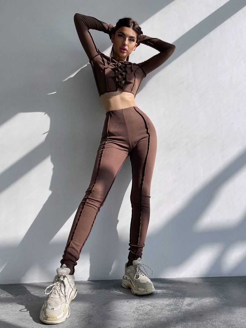 Комплект: топ зі шнурівкою на грудях + легінси Комплект: топ зі шнурівкою на грудях + легінси | PUSHKA SHOP