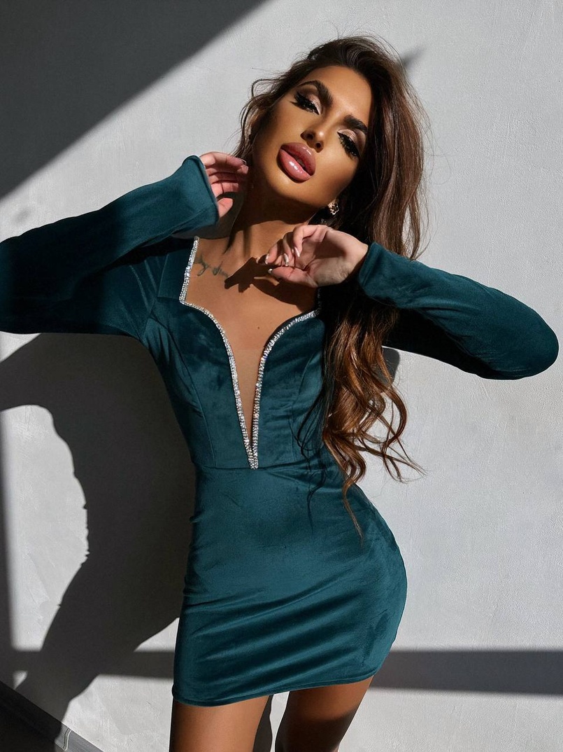 Оксамитова сукня міні, декорована стразами     Ручна робота  Оксамитова сукня міні, декорована стразами     Ручна робота  | PUSHKA SHOP