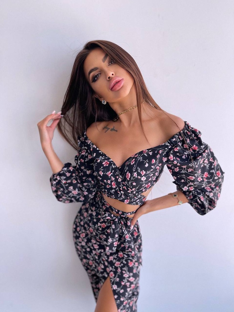 Квітковий комплект: топ із зав'язками на талії + спідниця міді з розрізом Квітковий комплект: топ із зав'язками на талії + спідниця міді з розрізом | PUSHKA SHOP