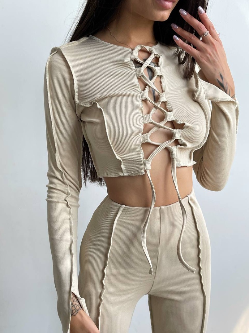 Комплект: топ зі шнурівкою на грудях + легінси Комплект: топ зі шнурівкою на грудях + легінси | PUSHKA SHOP