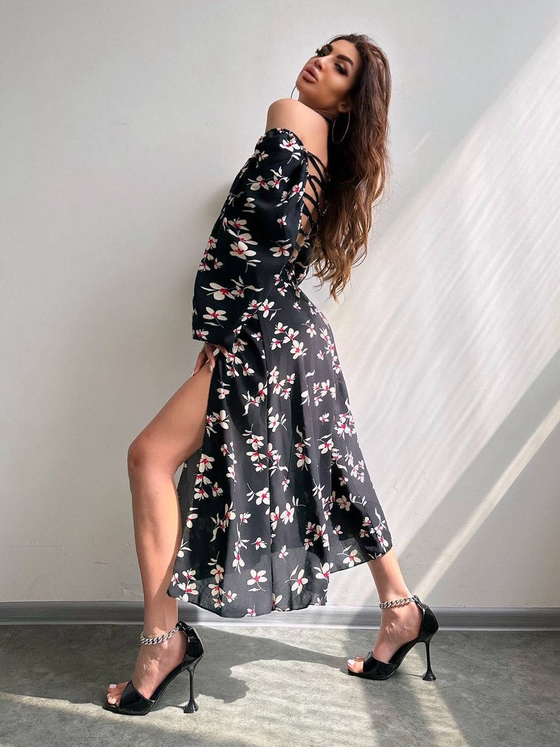 Сукня -міді зі шнурівкою на спинці та розрізом на ніжці Сукня -міді зі шнурівкою на спинці та розрізом на ніжці | PUSHKA SHOP