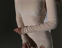 Оксамитова сукня міді з підплічниками, декорована стразами Оксамитова сукня міді з підплічниками, декорована стразами | PUSHKA SHOP