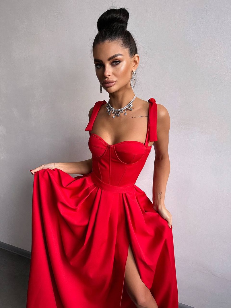 Сукня максі із чашечками та корсетним верхом Сукня максі із чашечками та корсетним верхом | PUSHKA SHOP