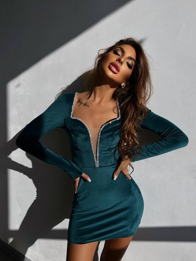 Оксамитова сукня міні, декорована стразами     Ручна робота  Оксамитова сукня міні, декорована стразами     Ручна робота  | PUSHKA SHOP