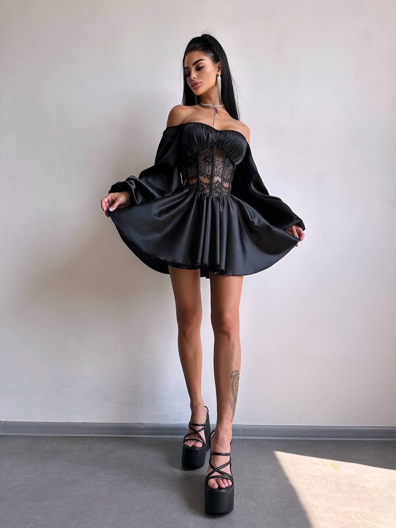 Атласна сукня з обʼємними рукавами та мереживом Атласна сукня з обʼємними рукавами та мереживом | PUSHKA SHOP