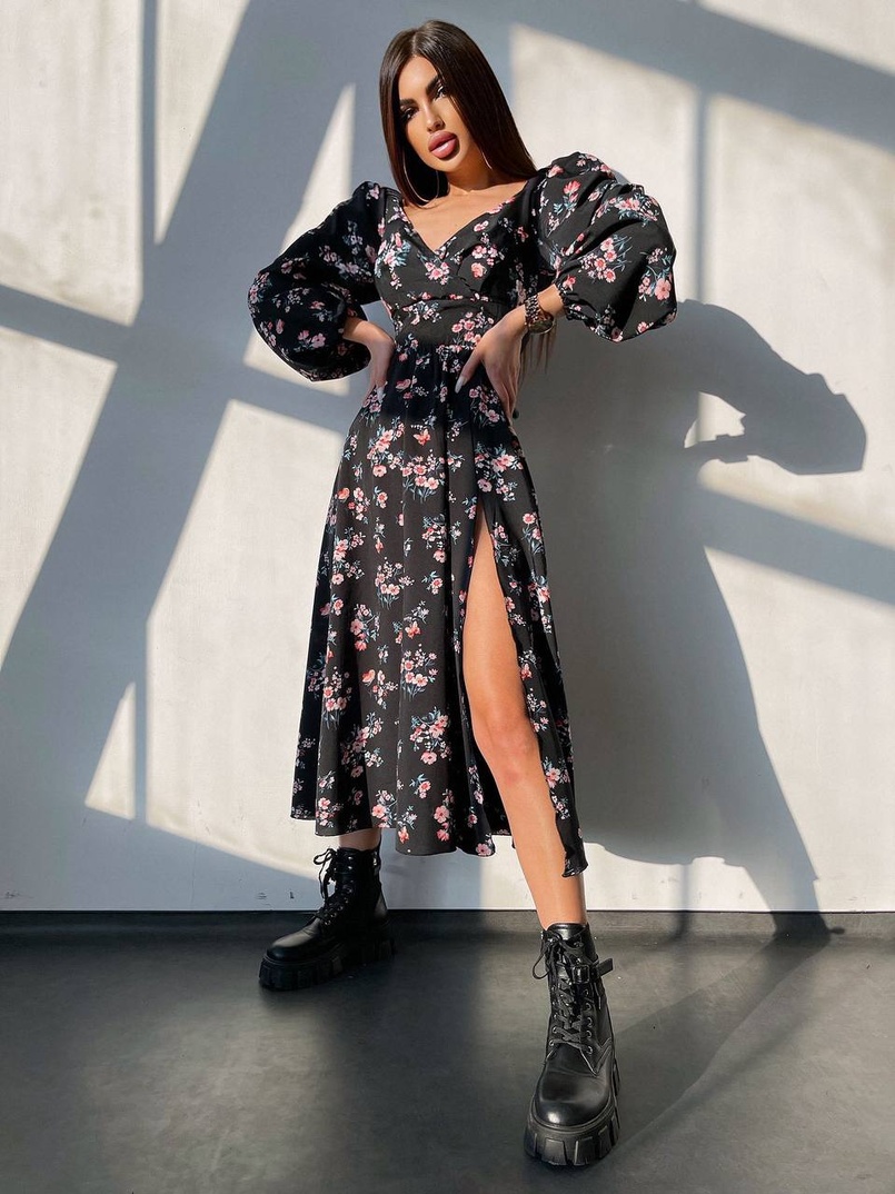 Квіткова сукня-міді з розрізом та об'ємними рукавами Квіткова сукня-міді з розрізом та об'ємними рукавами | PUSHKA SHOP
