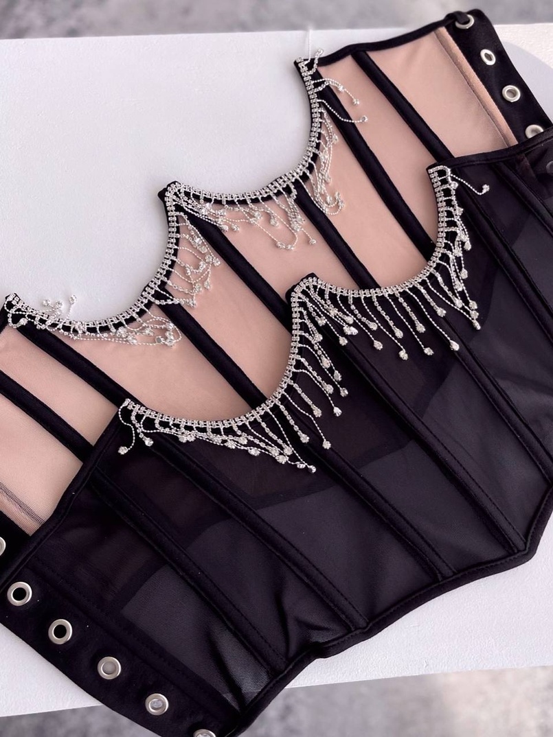 Корсет на кісточках зі шнурівкою, декорований бахромою зі страз Корсет на кісточках зі шнурівкою, декорований бахромою зі страз | PUSHKA SHOP
