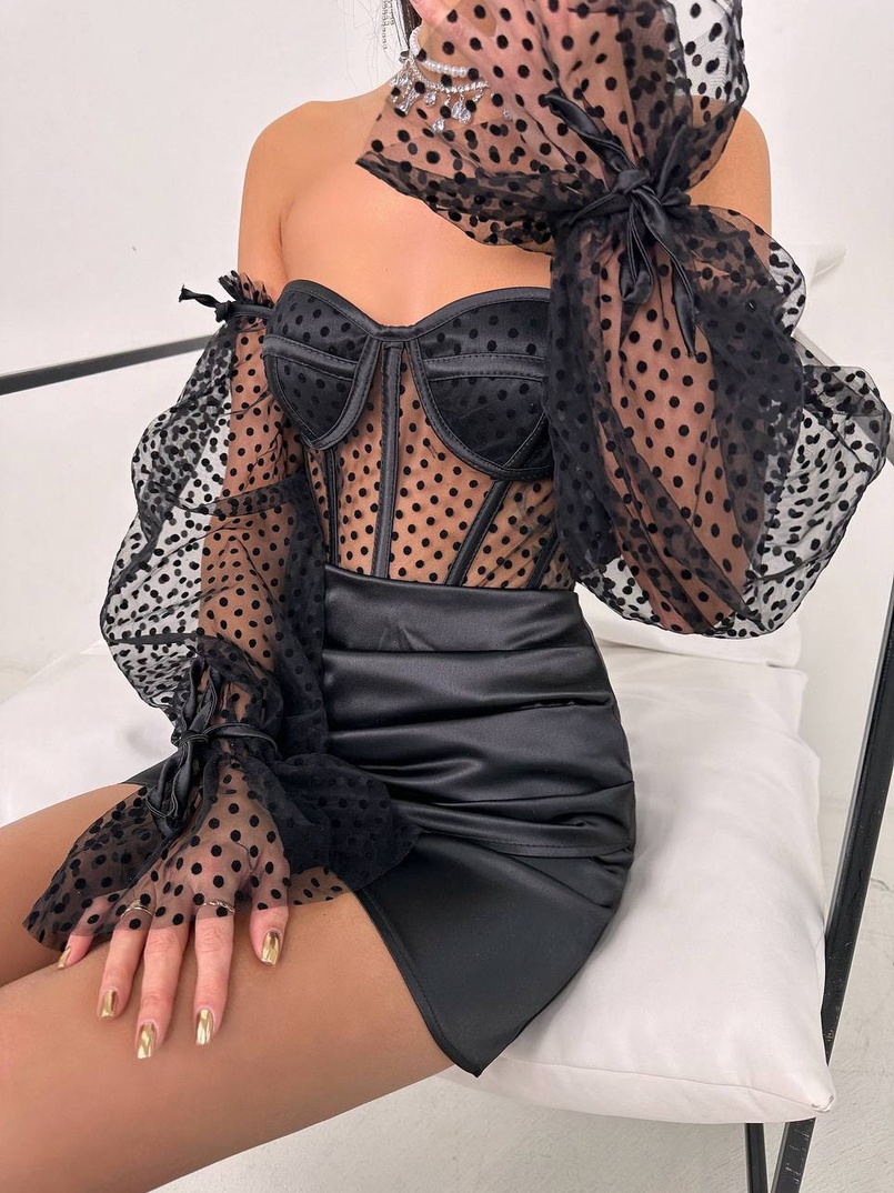 Улюблений комплект в новому виконанні: корсет бюстьє з об’ємними рукавами + спідниця міні Улюблений комплект в новому виконанні: корсет бюстьє з об’ємними рукавами + спідниця міні | PUSHKA SHOP