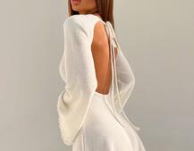 Трикотажна сукня міні з розкльошеними рукавами та відкритою спиною Трикотажна сукня міні з розкльошеними рукавами та відкритою спиною | PUSHKA SHOP