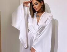 Шовковий халатик із розкльошеними рукавами Шовковий халатик із розкльошеними рукавами | PUSHKA SHOP