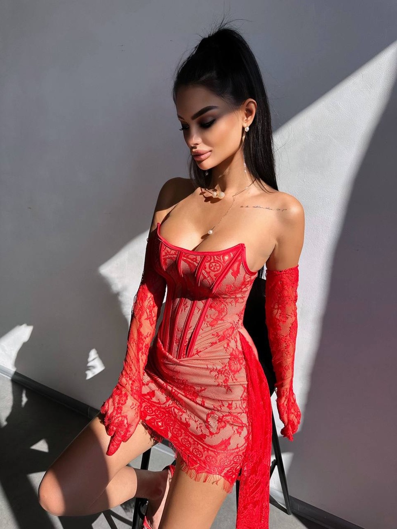 Сукня міні зі шлейфом та рукавичками Сукня міні зі шлейфом та рукавичками | PUSHKA SHOP