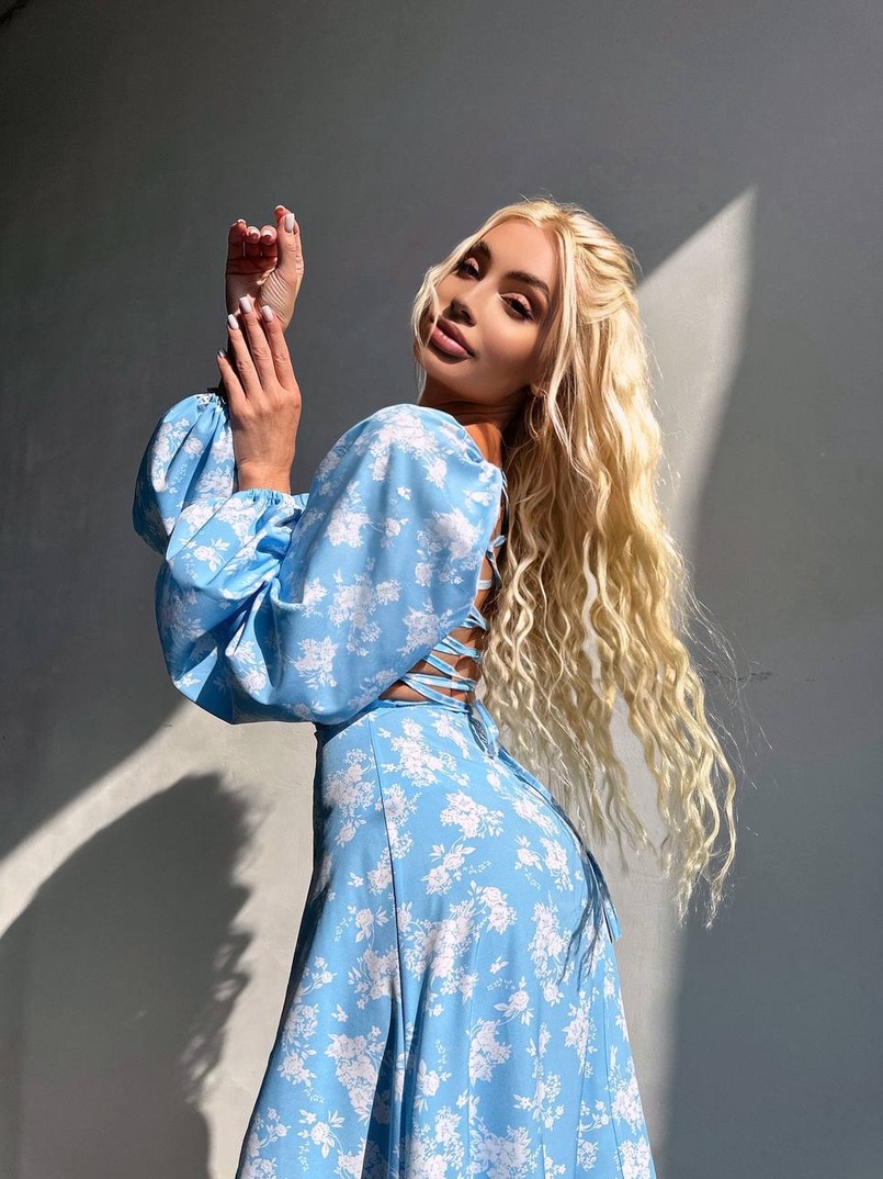 Улюблена сукня-міді зі шнурівкою на спинці та розрізом на ніжці Улюблена сукня-міді зі шнурівкою на спинці та розрізом на ніжці | PUSHKA SHOP