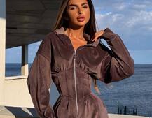 Велюровий комбінезон з елементами корсету Велюровий комбінезон з елементами корсету | PUSHKA SHOP