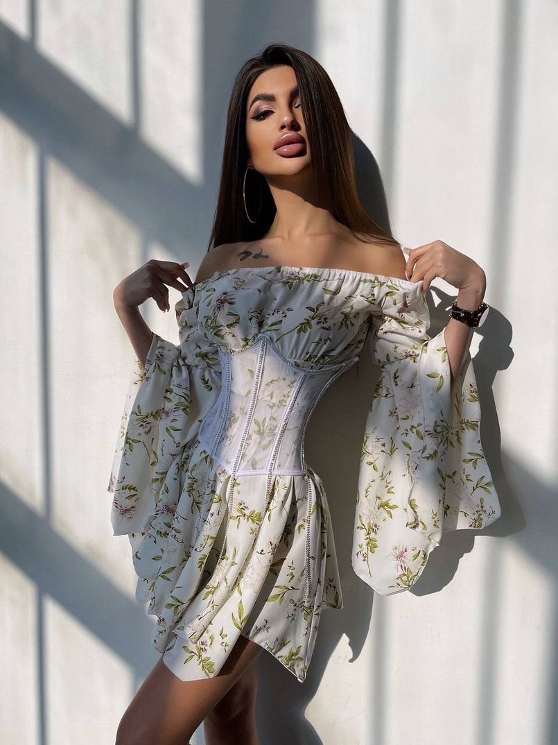 Сукня асиметричного крою з розкльошеними рукавами + корсет декорований стразами Ручна робота Сукня асиметричного крою з розкльошеними рукавами + корсет декорований стразами Ручна робота | PUSHKA SHOP