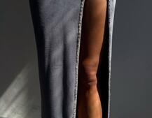 Оксамитова сукня з розрізом, декорована стразами. Оксамитова сукня з розрізом, декорована стразами. | PUSHKA SHOP