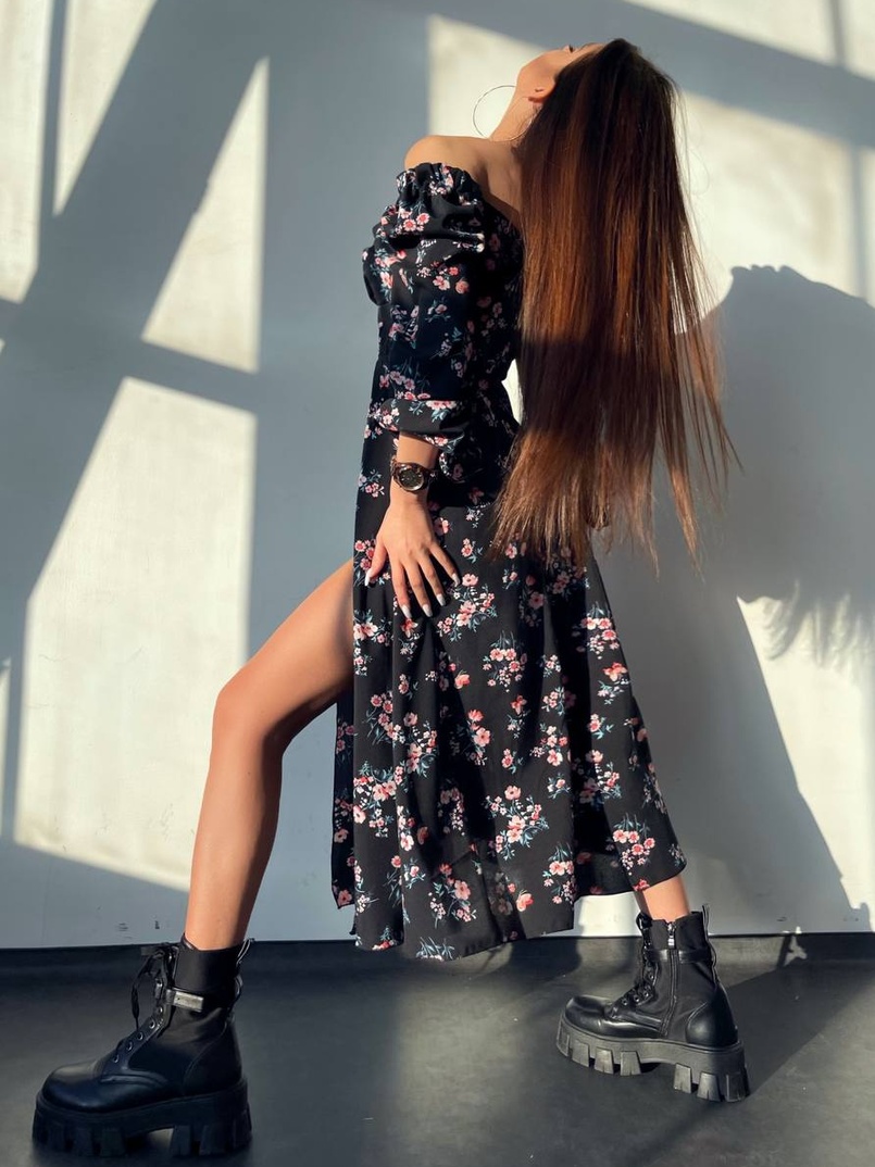 Квіткова сукня-міді з розрізом та об'ємними рукавами Квіткова сукня-міді з розрізом та об'ємними рукавами | PUSHKA SHOP