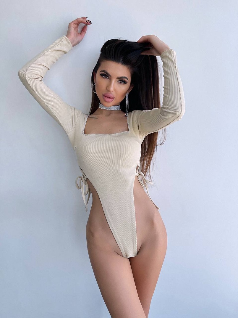 Трикотажне боді зі шнурівкою з боків, прикрашене стразами  Прикраса пришита. Ручна робота.  Трикотажне боді зі шнурівкою з боків, прикрашене стразами  Прикраса пришита. Ручна робота.  | PUSHKA SHOP