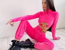 Велюровий костюм з ланцюжками: топ + джоггери Велюровий костюм з ланцюжками: топ + джоггери | PUSHKA SHOP