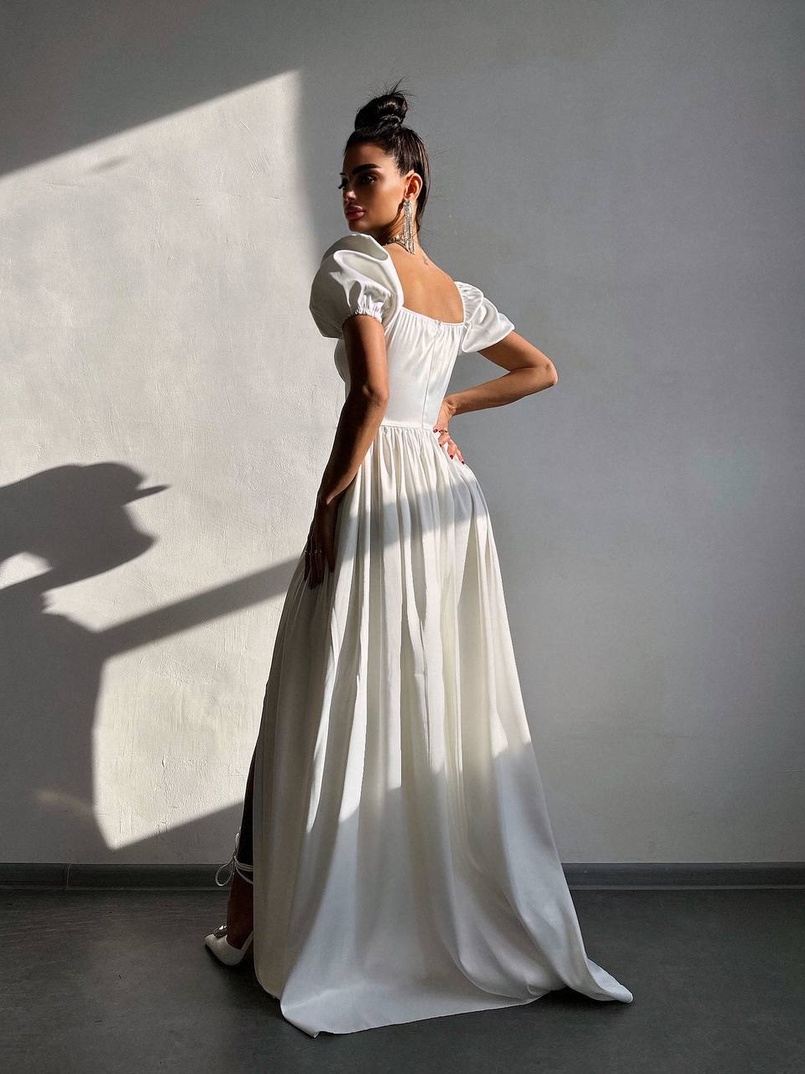 Атласна сукня максі із розрізом на спідниці Атласна сукня максі із розрізом на спідниці | PUSHKA SHOP