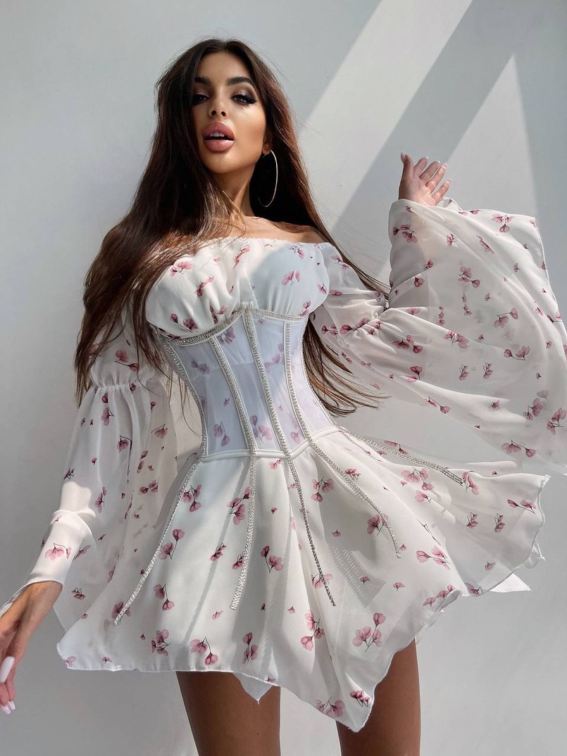 Шифонова сукня на підкладці з розкльошеними рукавами з асиметричною спідницею + корсет декорований стразами  | PUSHKA SHOP