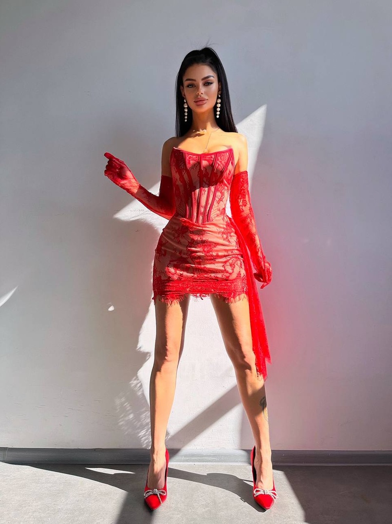 Сукня міні зі шлейфом та рукавичками Сукня міні зі шлейфом та рукавичками | PUSHKA SHOP