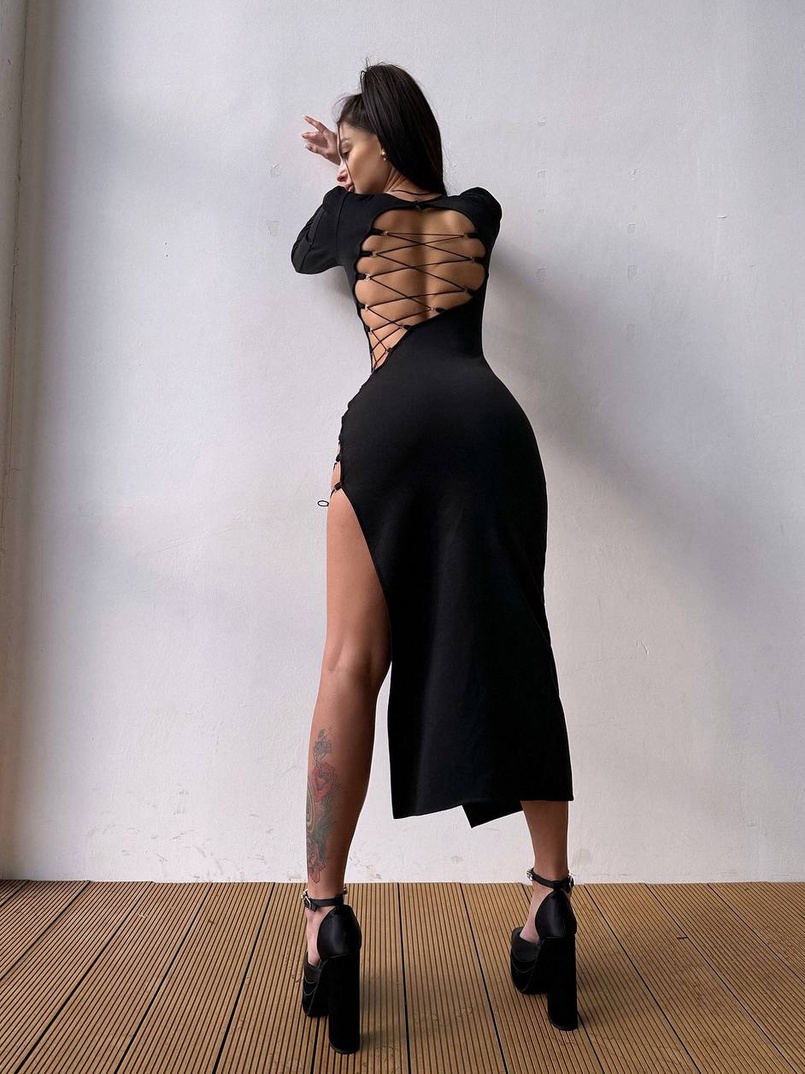 Сукня міді з підплічниками та шнурівкою Розмір вирізу можна регулювати шнурівкою Сукня міді з підплічниками та шнурівкою Розмір вирізу можна регулювати шнурівкою | PUSHKA SHOP