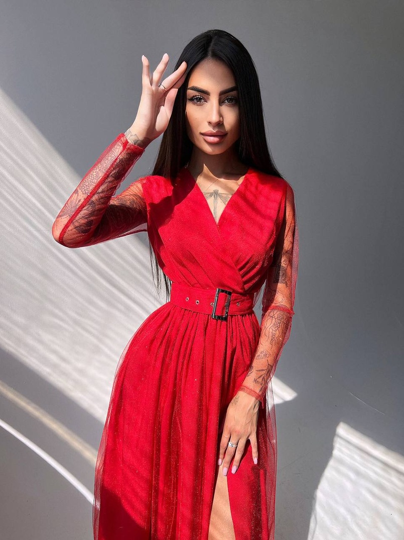 Блискуча сукня-міді із запахом на грудях і розрізом на спідниці з широким поясом  Блискуча сукня-міді із запахом на грудях і розрізом на спідниці з широким поясом  | PUSHKA SHOP