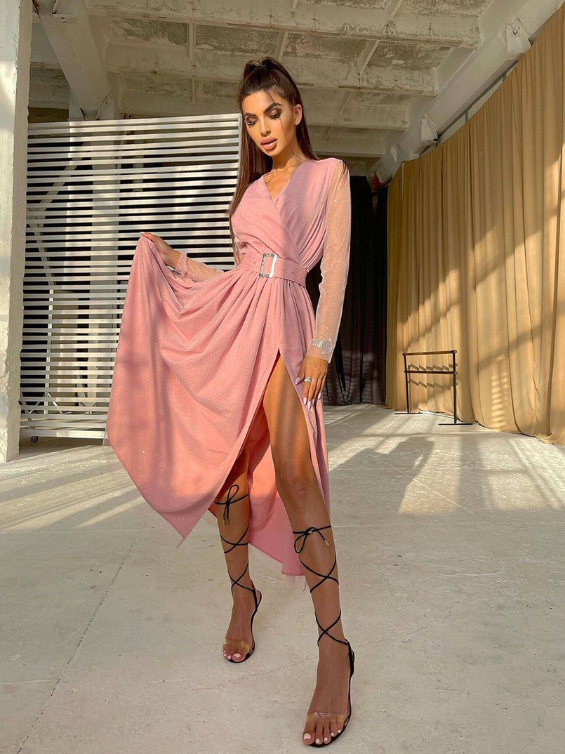 Блискуча сукня-міді із запахом на грудях і розрізом на спідниці з широким поясом  Блискуча сукня-міді із запахом на грудях і розрізом на спідниці з широким поясом  | PUSHKA SHOP