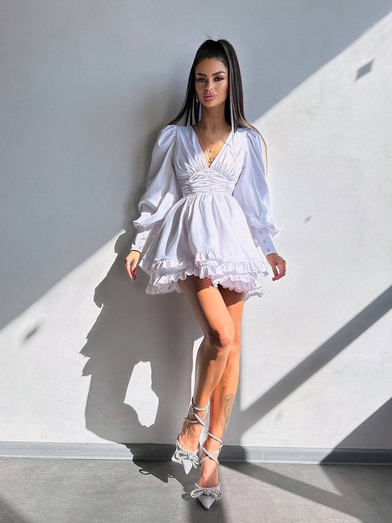 Атласна сукня з пишною подвійною спідницею та об‘ємними рукавами Атласна сукня з пишною подвійною спідницею та об‘ємними рукавами | PUSHKA SHOP