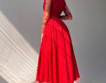 Блискуча сукня-міді із запахом на грудях і розрізом на спідниці з широким поясом  Блискуча сукня-міді із запахом на грудях і розрізом на спідниці з широким поясом  | PUSHKA SHOP