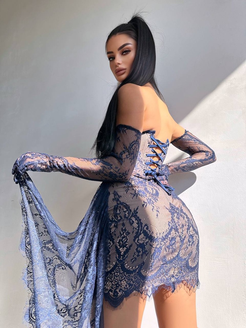 Сукня міні зі шлейфом та рукавичками Сукня міні зі шлейфом та рукавичками | PUSHKA SHOP