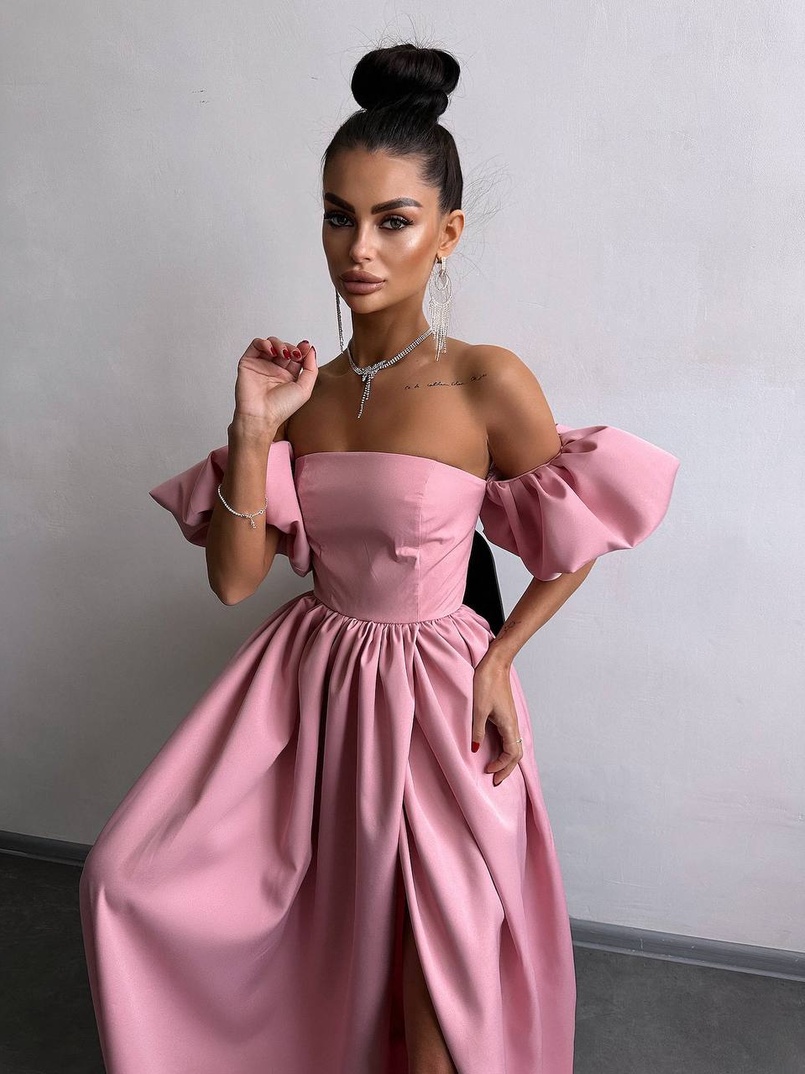 Сукня максі  з розрізом на спідниці та об’ємними рукавами  Сукня максі  з розрізом на спідниці та об’ємними рукавами  | PUSHKA SHOP