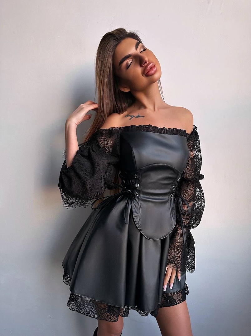 Корсетна сукня з еко-шкіри з мереживними рукавами Корсетна сукня з еко-шкіри з мереживними рукавами | PUSHKA SHOP