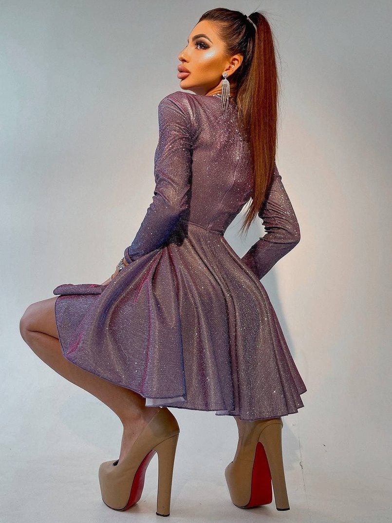 Приталена блискуча сукня з корсетною вставкою та пишною спідницею-сонцем Приталена блискуча сукня з корсетною вставкою та пишною спідницею-сонцем | PUSHKA SHOP