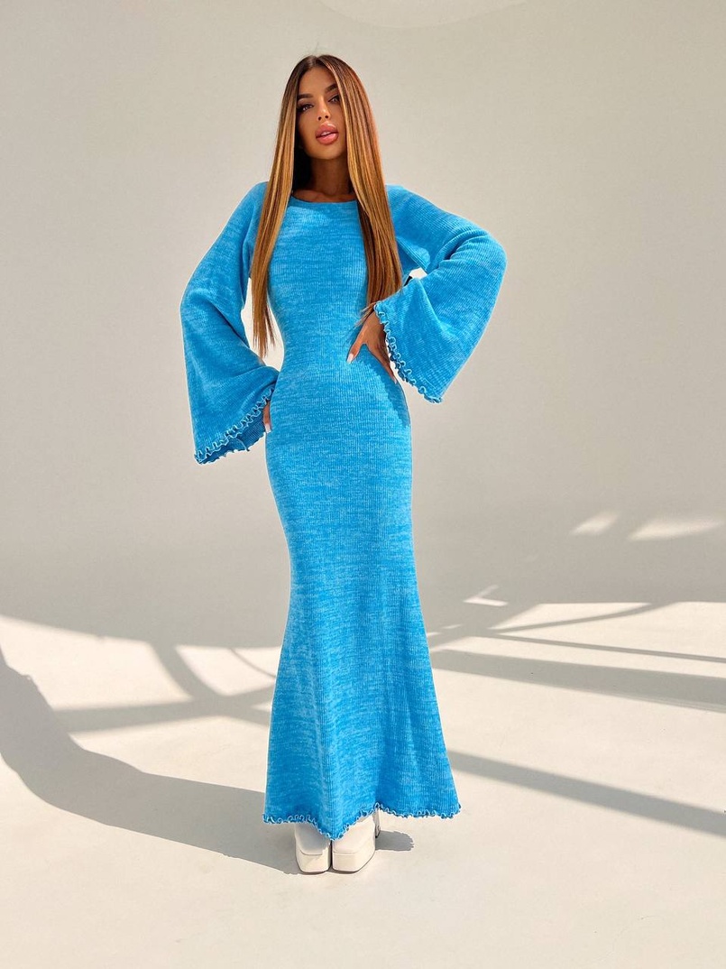 Трикотажна сукня максі з розкльошеними рукавами та відкритою спиною Трикотажна сукня максі з розкльошеними рукавами та відкритою спиною | PUSHKA SHOP