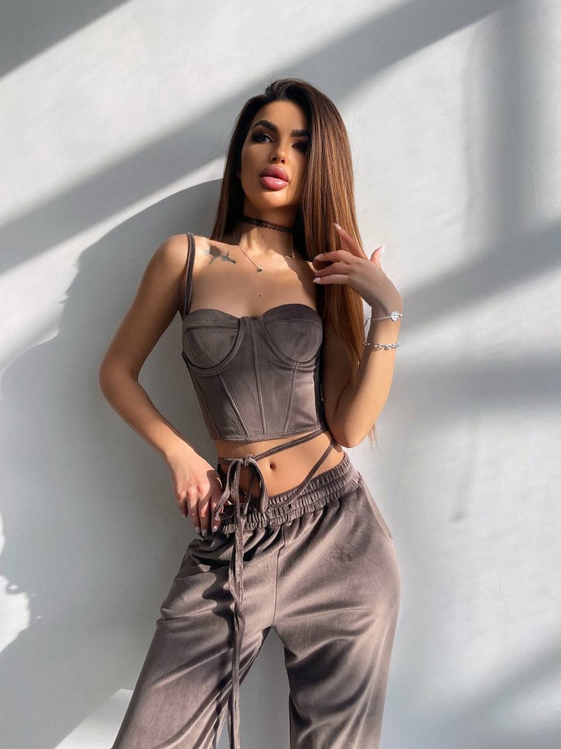 Велюровий комплект трійка: кофта + корсет з чашечками + джогери  Велюровий комплект трійка: кофта + корсет з чашечками + джогери  | PUSHKA SHOP