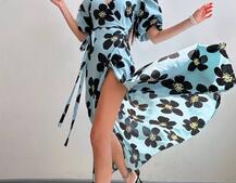 Сукня міді  із запахом та об'ємними рукавами Сукня міді  із запахом та об'ємними рукавами | PUSHKA SHOP