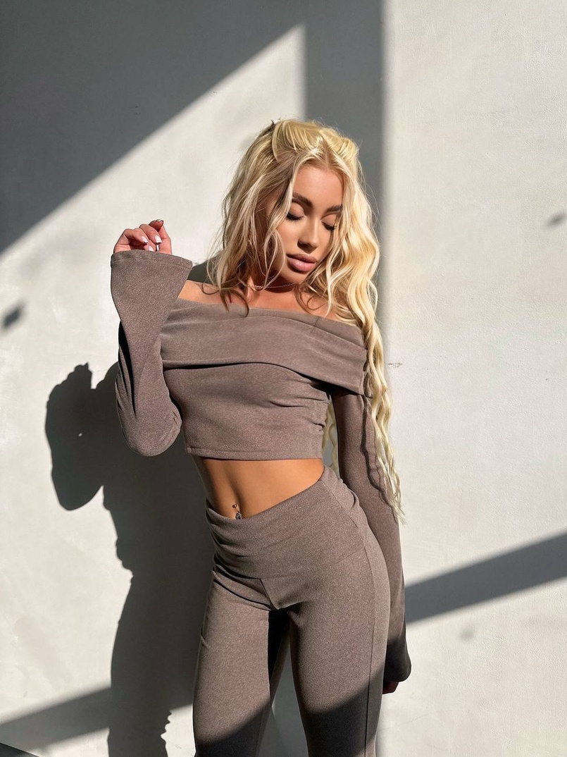 Трикотажний комплект: топ із хомутом + штани кльош Трикотажний комплект: топ із хомутом + штани кльош | PUSHKA SHOP