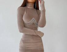 Оксамитова сукня з відкритою спинкою, декорована бахромою зі страз Оксамитова сукня з відкритою спинкою, декорована бахромою зі страз | PUSHKA SHOP