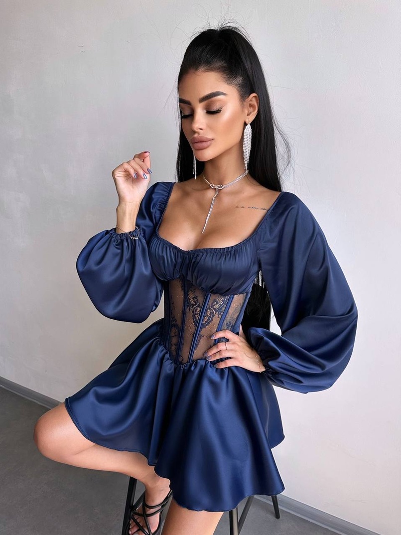 Атласна сукня з обʼємними рукавами та мереживом Атласна сукня з обʼємними рукавами та мереживом | PUSHKA SHOP