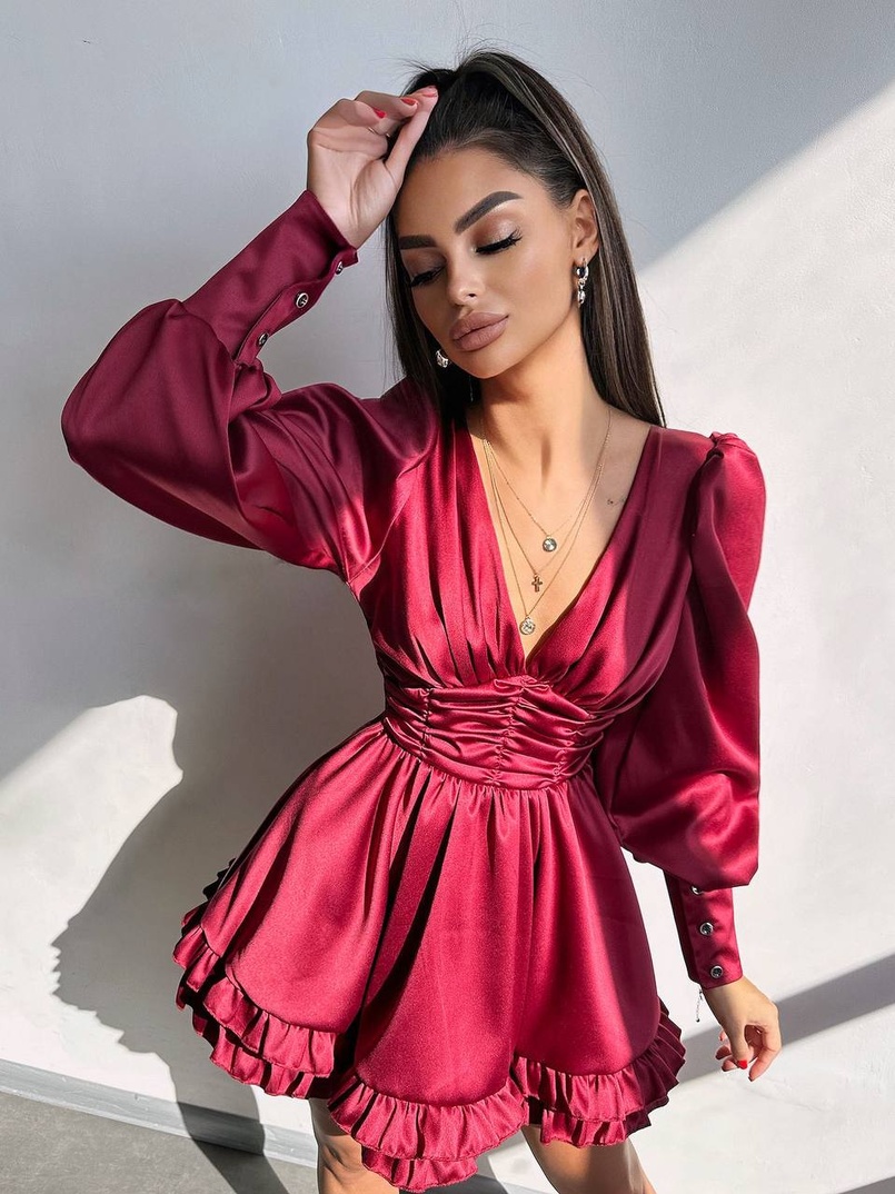 Атласна сукня з пишною подвійною спідницею та об‘ємними рукавами Атласна сукня з пишною подвійною спідницею та об‘ємними рукавами | PUSHKA SHOP