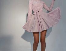 Блестящее платье с расклешенной юбкой и высоким воротом   Блестящее платье с расклешенной юбкой и высоким воротом   | PUSHKA SHOP