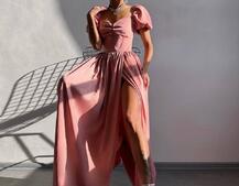 Атласна сукня максі із розрізом на спідниці Атласна сукня максі із розрізом на спідниці | PUSHKA SHOP