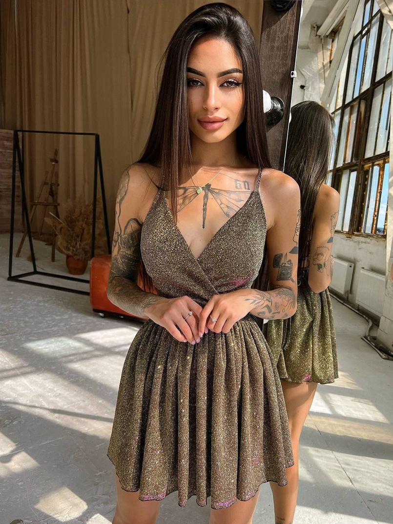 Блестящее платье с пышной юбкой и шнуровкой на спинке  Блестящее платье с пышной юбкой и шнуровкой на спинке  | PUSHKA SHOP