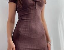 Трикотажное облегающее платье поло с разрезом  Трикотажное облегающее платье поло с разрезом  | PUSHKA SHOP