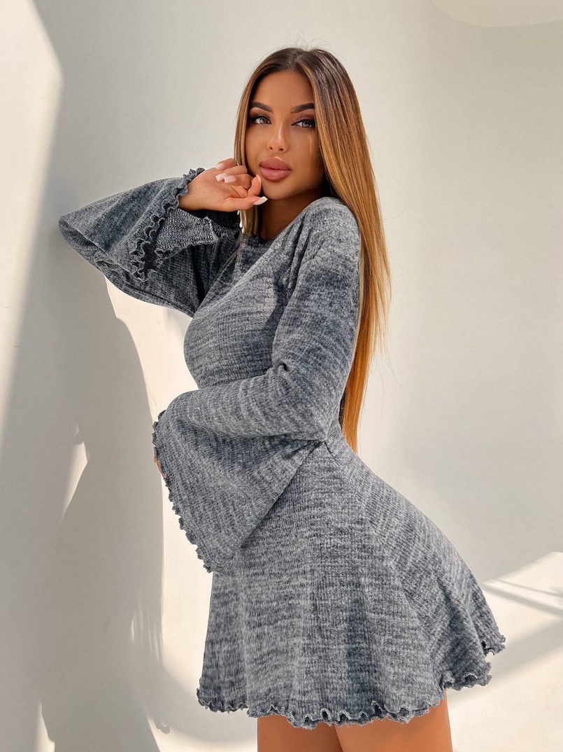 Трикотажна сукня міні з розкльошеними рукавами та відкритою спиною | PUSHKA SHOP
