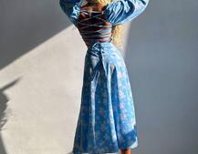 Улюблена сукня-міді зі шнурівкою на спинці та розрізом на ніжці Улюблена сукня-міді зі шнурівкою на спинці та розрізом на ніжці | PUSHKA SHOP