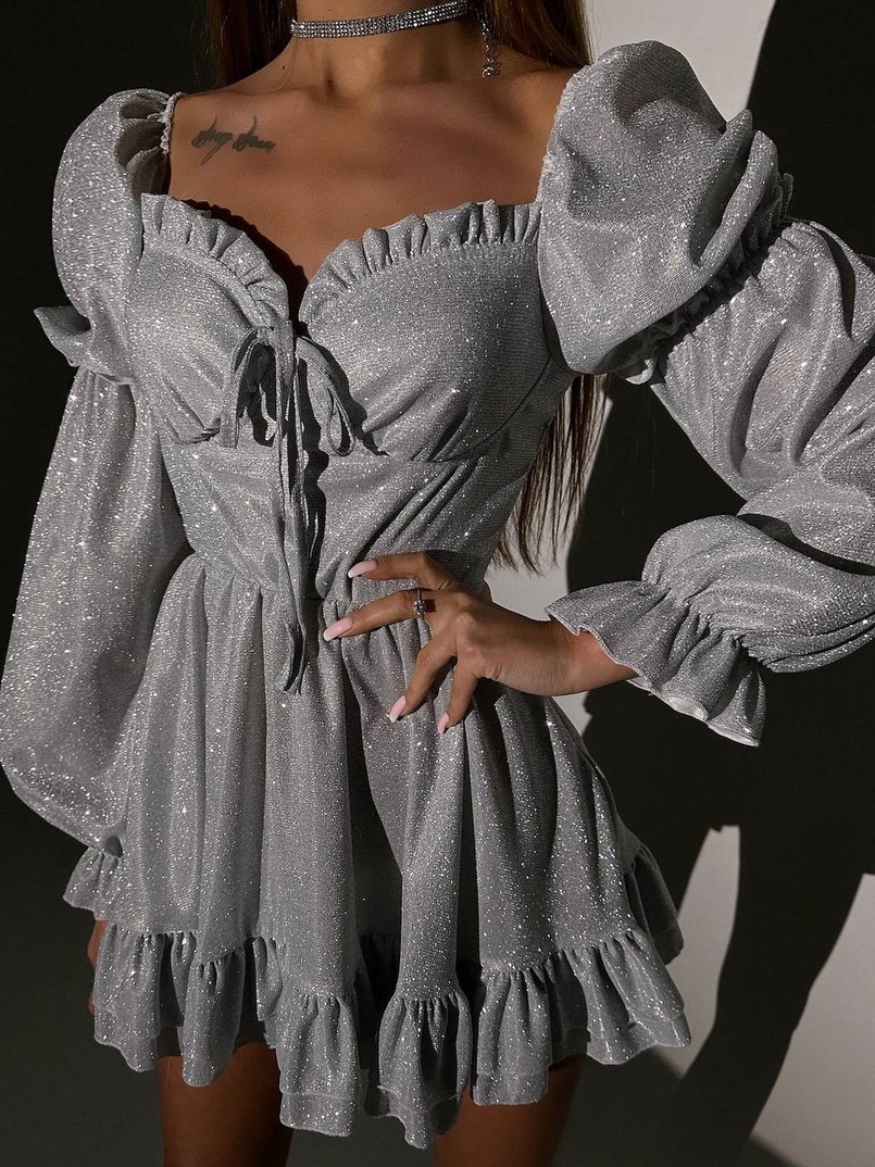 Блискуча сукня з чашечками та пишною спідницею Блискуча сукня з чашечками та пишною спідницею | PUSHKA SHOP