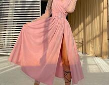 Блестящее платье-миди с запахом на груди и разрезом на юбке Блестящее платье-миди с запахом на груди и разрезом на юбке | PUSHKA SHOP