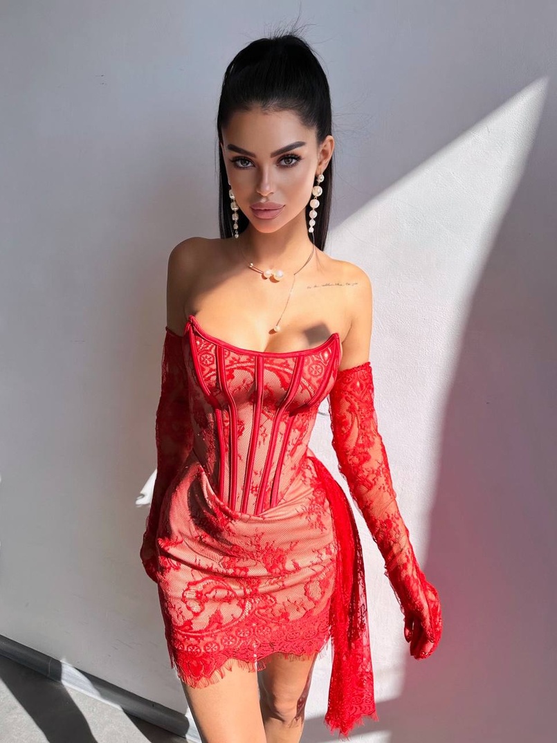 Сукня міні зі шлейфом та рукавичками Сукня міні зі шлейфом та рукавичками | PUSHKA SHOP